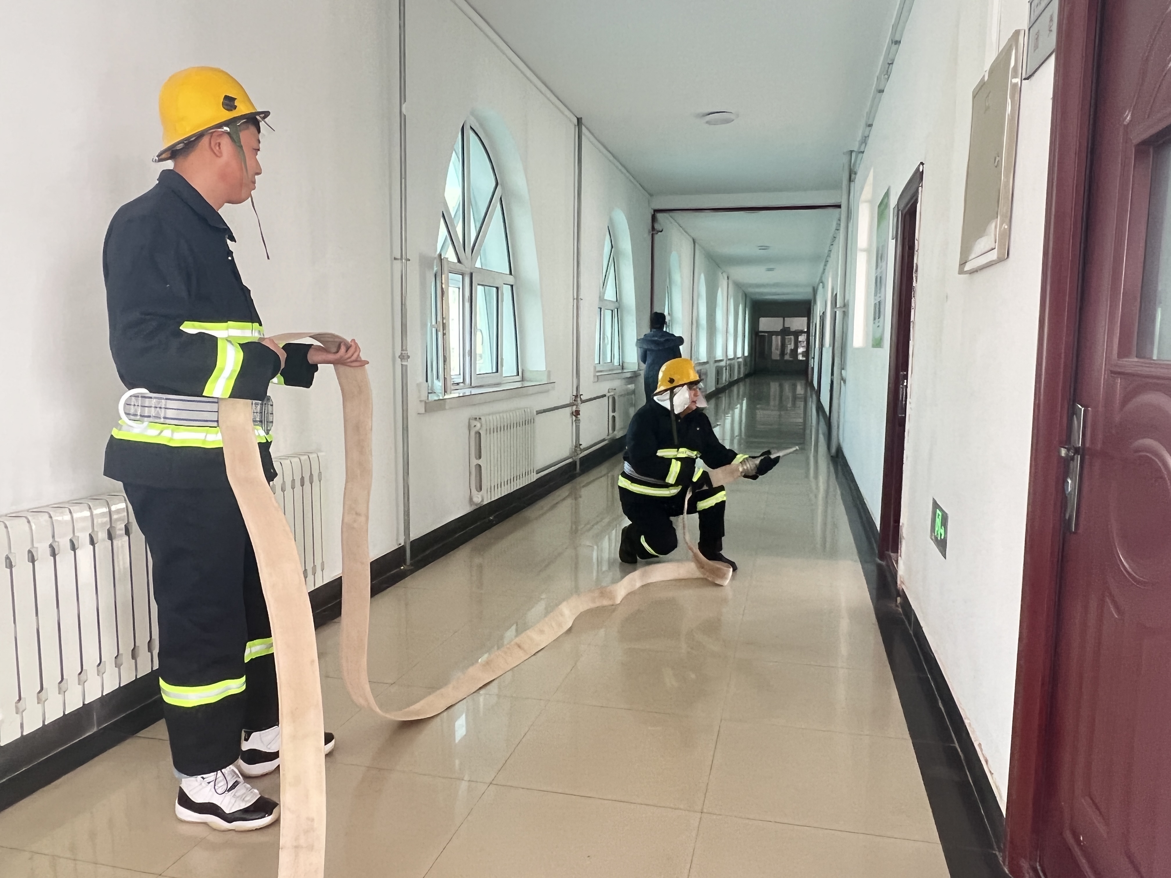 呼伦贝尔技师学院开展消防安全逃生疏散演练